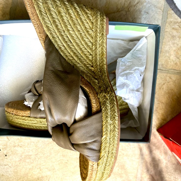 Women’s Wedge Heels - Picture 3 of 3